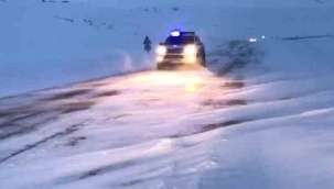 Sahara Geçidinde kar yağışı ve tipi