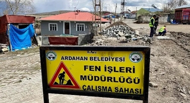 Ardahan'da yol yapım çalışmaları sürüyor