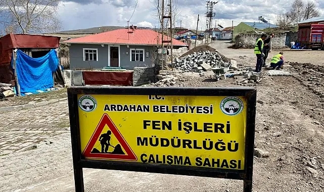 Ardahan'da yol yapım çalışmaları sürüyor