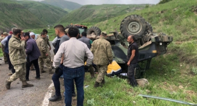 ASKERİ ARAÇ KAZA YAPTI