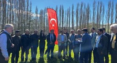 ÇILDIR'DAMEYVE BAHÇECİLİĞİ BUDAMA EĞİTİMİ VERİLDİ