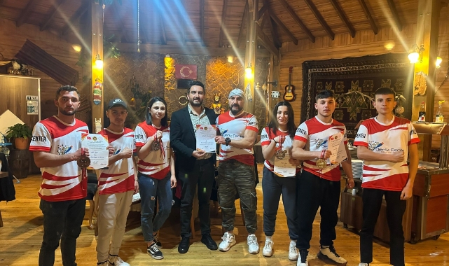 IŞIKLI GELENEĞİ BOZMADI YİNE SPORCUNUN YANINDA OLDU.