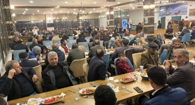 KAYA, ÇILDIR'DA SEÇMENLE BULUŞTU