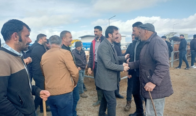 YEŞİL SOL PARTİ, GİTTİĞİ YERDE HALKIN İLGİSİYLE KARŞILAŞIYOR