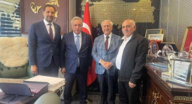 Eski vekil onu değil o yeni vekil olarak eskiyi ziyaret etti!