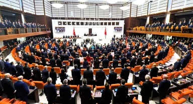 TBMM'DE YENİ YASAMA DÖNEMİ BAŞLADI