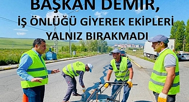BAŞKAN DEMİR, SICAK ASFALT YAMA ÇALIŞMALARINA KATILDI