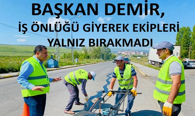 BAŞKAN DEMİR, SICAK ASFALT YAMA ÇALIŞMALARINA KATILDI