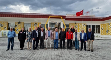 Bakanlık yetkilileri Arı konağını gezdi