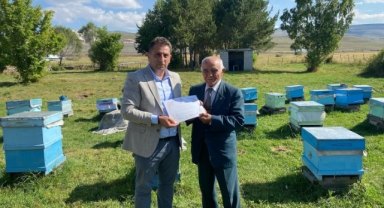 TÜRKİYE'NİN EN TECRÜBELİ ARICISI KAZIM ARICI'YA ZİYARET
