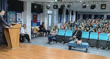 Cumhuriyet konferansları devam ediyor