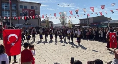 Hanak'ta Cumhuriyet Bayramı'na yoğun katılım