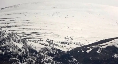 Posof'ta dağlara kar yağdı