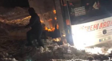 Ardahan-Samsun seferini yapan yolcu otobüsü kayarak yoldan çıktı