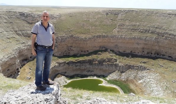 ARDAHANLI PROF. DR. ADNAN ÖZDEMİR DÜNYANIN EN ETKİLİ BİLİM İNSANI SEÇİLDİ