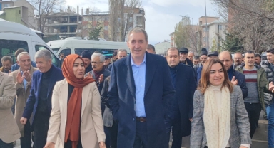 Bakırhan, Ardahan'da parti teşkilatı ile bir araya geldi