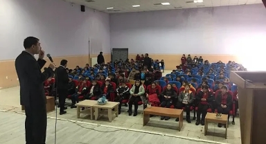 Damal'da öğretmenlerin önemi anlatıldı