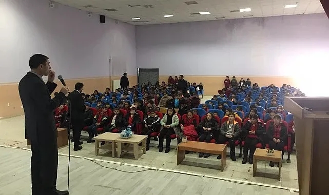 Damal'da öğretmenlerin önemi anlatıldı