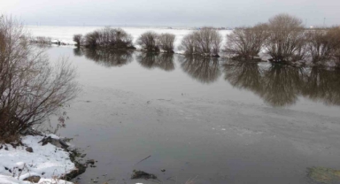 Kura Nehri’nin yüzeyi kısmen dondu