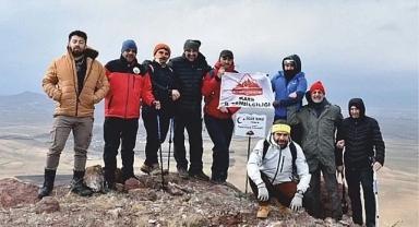 TDF üyesi dağcılar, bölgedeki dağlarda tabela dikimine başladı