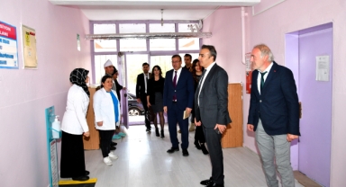 Vali Çiçek, okul ziyaretlerine devam ediyor