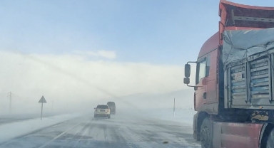 Ardahan’ın yüksek kesimlerinde etkili olan tipi ulaşımı aksattı