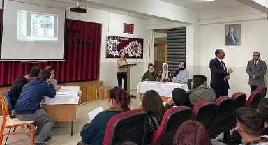 Çıldır ÇPL'de sosyal medya temalı münazara