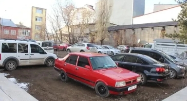 Kreşe verilmedi, açık otopark oldu!