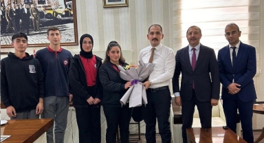 Öğrenciler Kaymakam İpek'i ziyaret etti