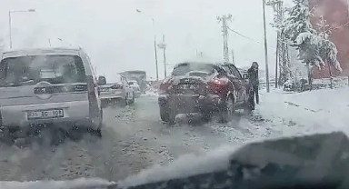 Uyarıların ardından Ardahan güne karla uyandı