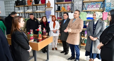 Vali Çiçek, Aile Destek Merkezi yıl sonu sergi açılışına katıldı