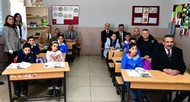 Vali Çiçek, Köprülü Beldesini ziyaret etti