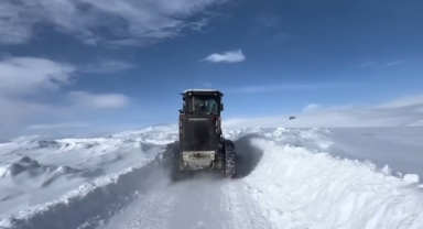 Kapanan köy yolları açılmaya başlandı