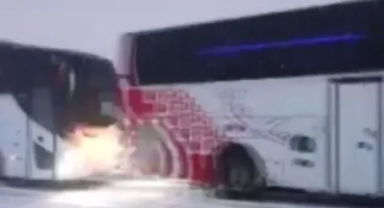 Kars'ta kontrolden çıkan yolcu otobüsü kaza yaptı