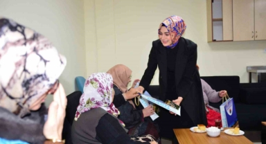 Vali Hayrettin Çiçek’in eşi Berna Çiçek’ten huzurevi ziyareti