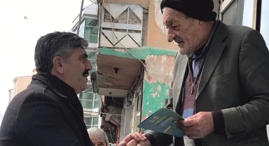 Baydar, geçim derdine düşen emekliden oy istedi
