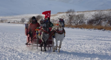 Çıldır Gölü'nde hafta sonu yoğunluğu