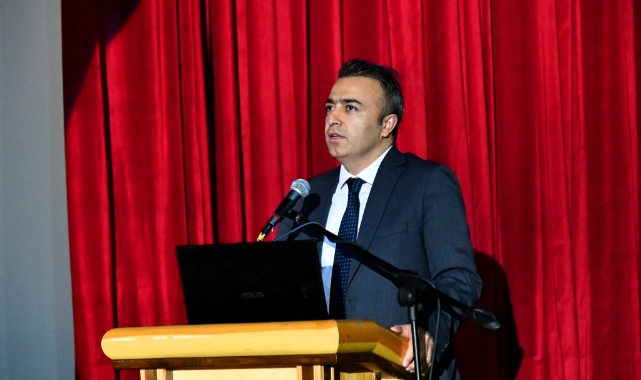 Vali Çiçek, “Kamu Yönetiminde Güncel Konular” başlıklı konferansa katıldı