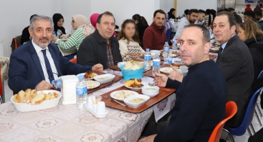 ARÜ Kalkındırma Vakfı, Öğrencilere İftar Verdi