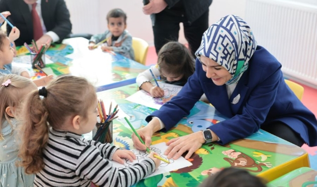 Bakan Göktaş, Yaşam Merkezi'nde Çocuklarla Buluştu