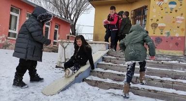 Çocukların düşe kalka kayak keyfi