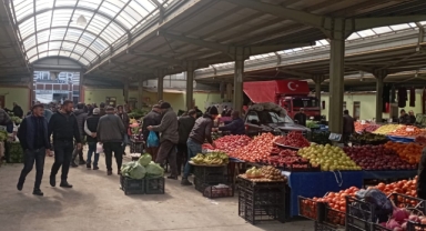 Halk pazarında Ramazan yoğunluğu