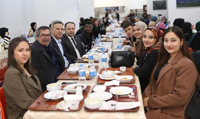 İl Protokolü Öğrencilerle İftar Programında Bir Araya Geldi
