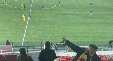 Kızlara nazar deydi