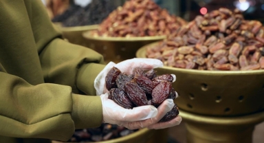Ramazan hurmaları tezgahlarda