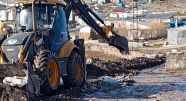 Cadde ve sokaklar çamur deryasına döndü!
