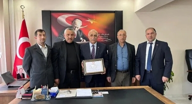 Çıldır Belediye başkanı Azizoğlu mazbatasını aldı