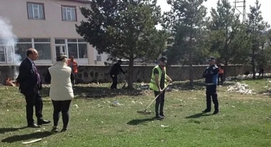 Kurukaya, işe temizlikle başladı