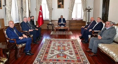 Vali Çiçek, AK Parti il yöneticilerini ağırladı