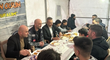Vali Çiçek, İftar çadırında vatandaşlarla bir araya geldi